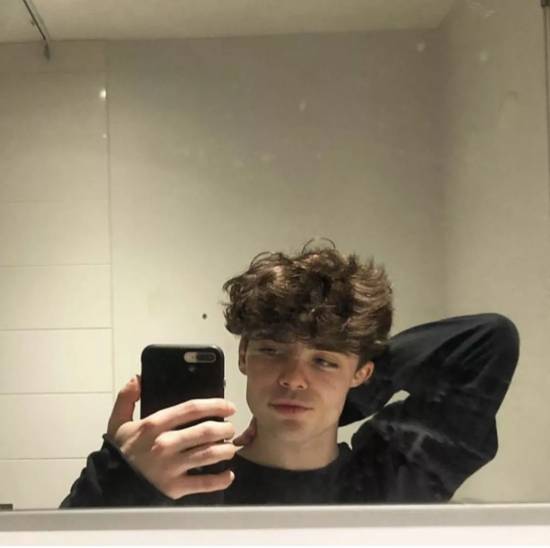 Sending love to the 5 people that will see this 💕