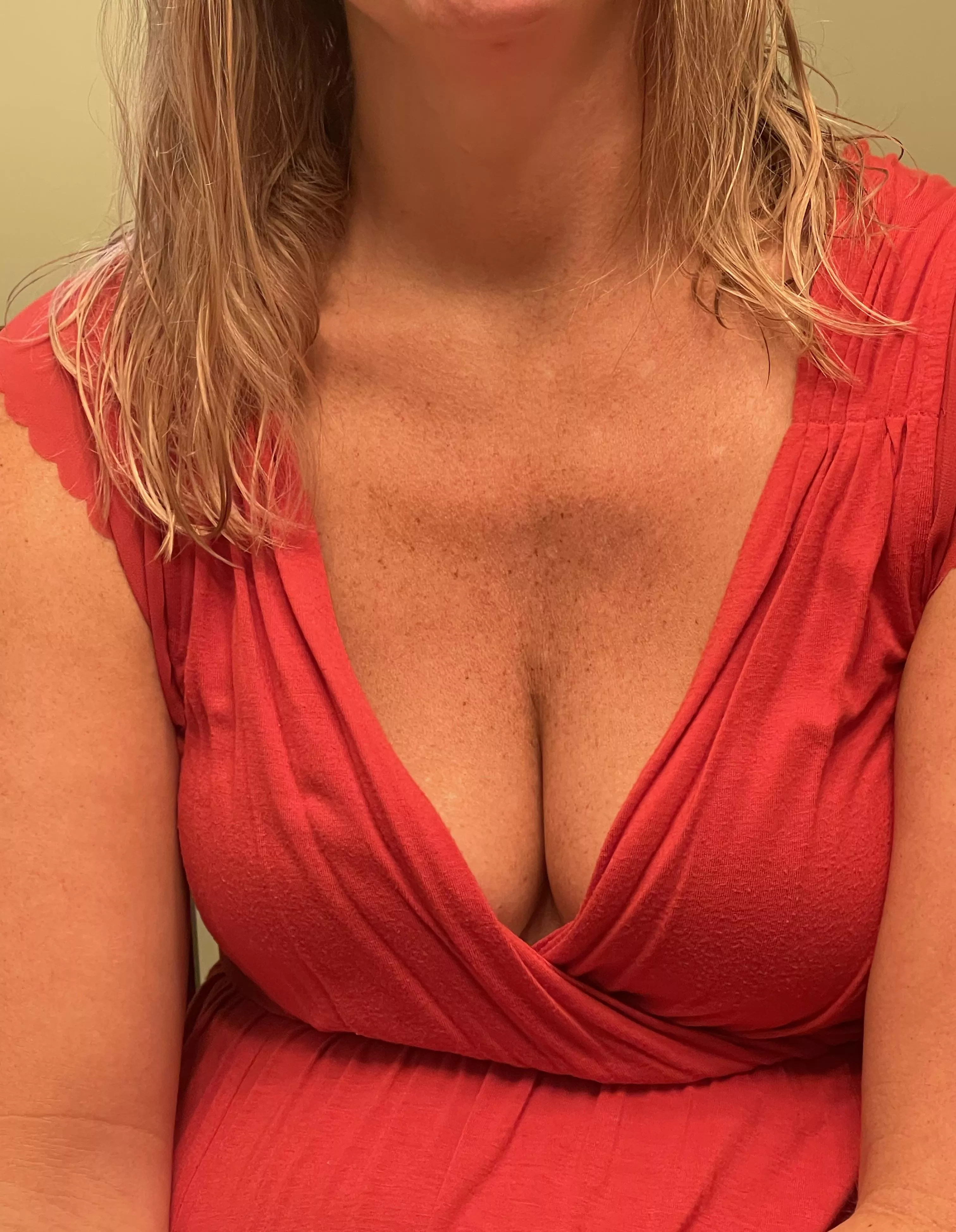 Still on work trip. Time for dinner. Think anyone will take a glance?