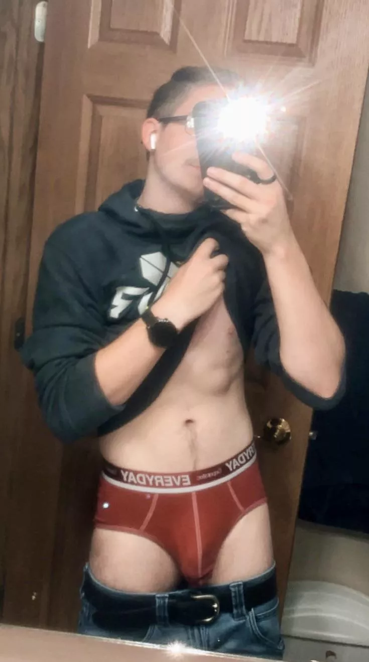 Thinking about possibly starting a sc group chat, Just curious if anyone would be interested 🧐