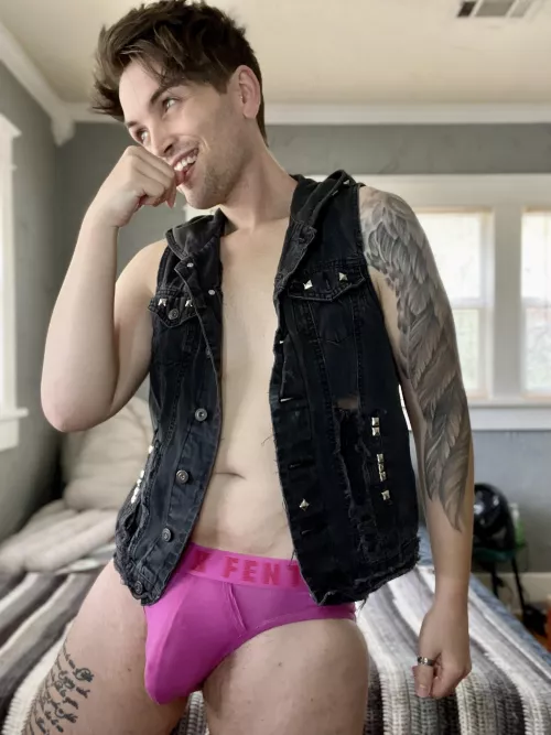 True punk rockers wear pink 💖