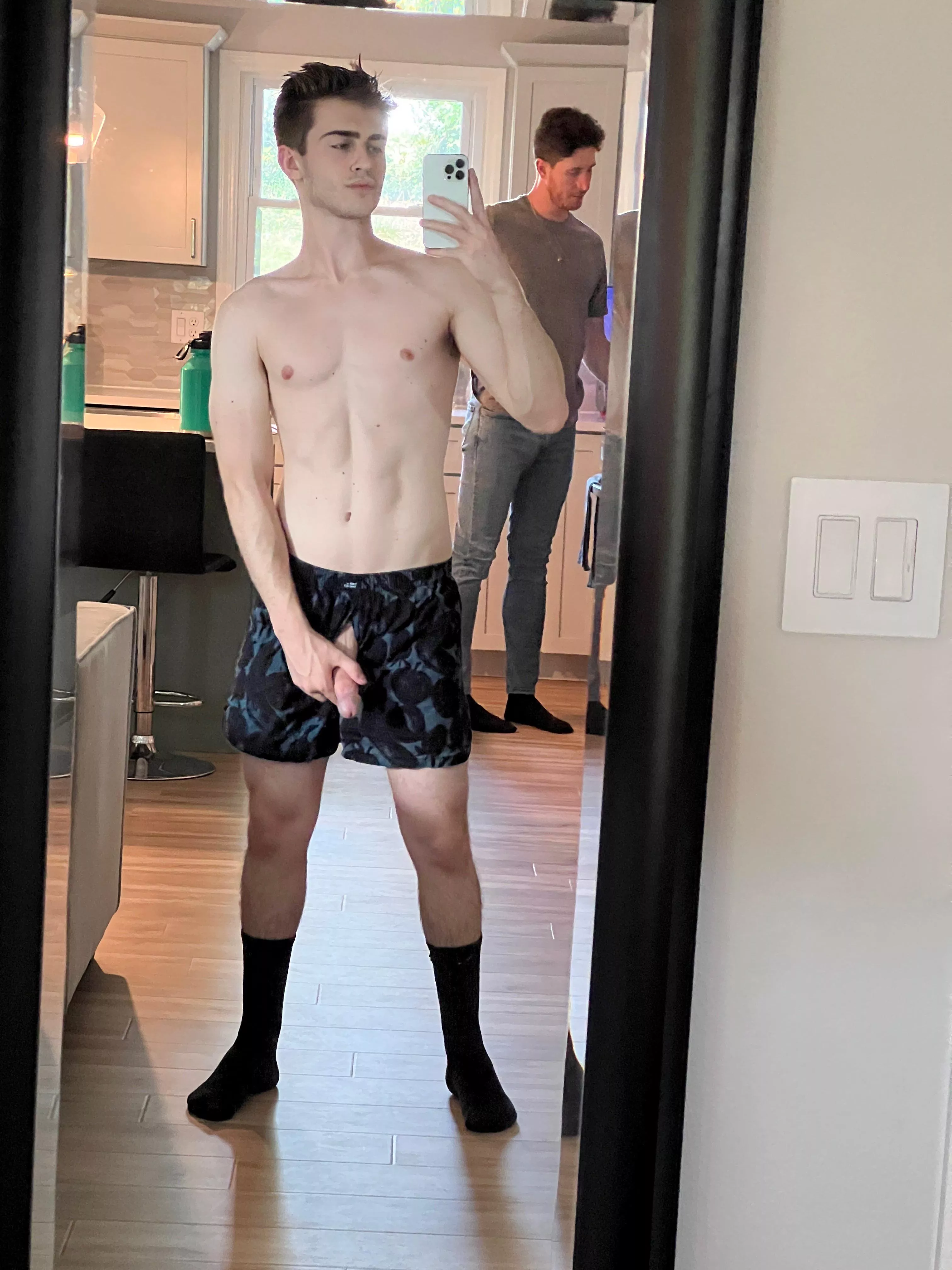 [19] find yourself a bro like mine who doesn’t mind 😏