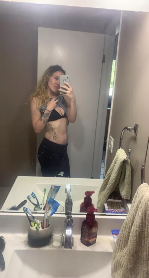 Being a little flirty😝