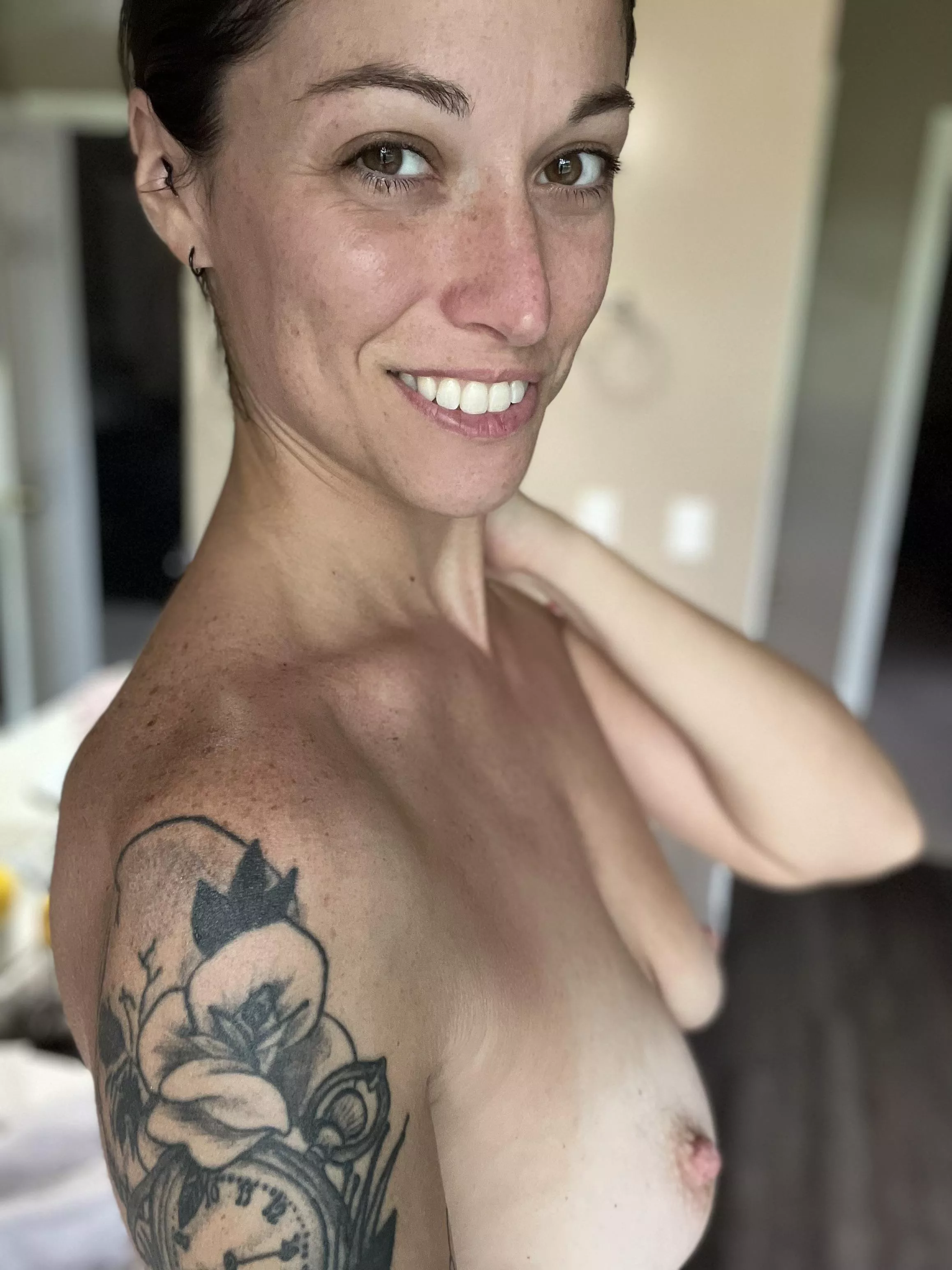 Give my titties a taste☺️