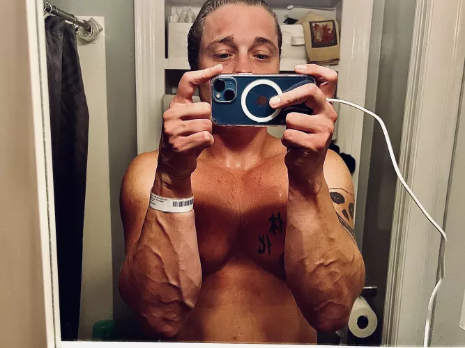 Goro had four great arms. I, however…