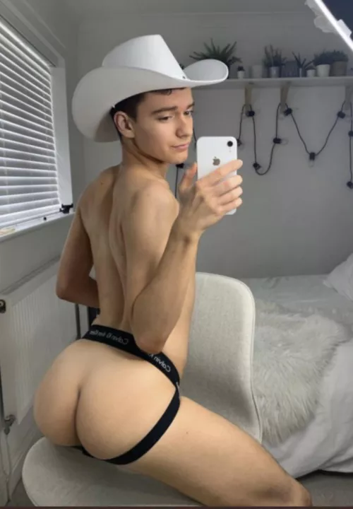 He’s ready to ride cowboy style 😜