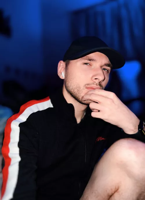 Hey 👋🏻 from UK. Anyone looking for a relationship