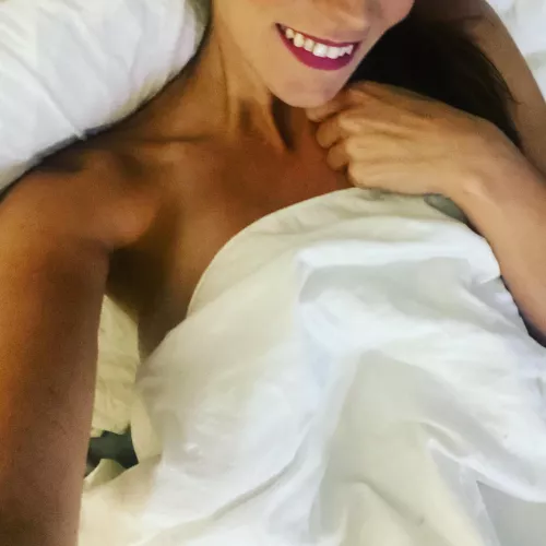 Hungry? You could grab a snickers or you could eat me.. which do you choose?? 🤤