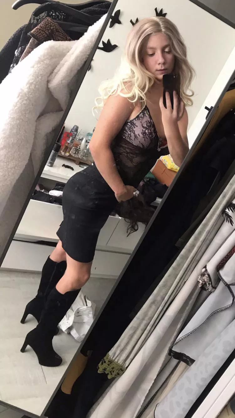 I wish that I can where this heels all day 😍💄