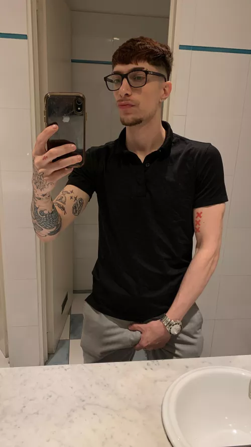 Imagine that we are co-workers and you find me like this in the bathroom... what would you do? (22)