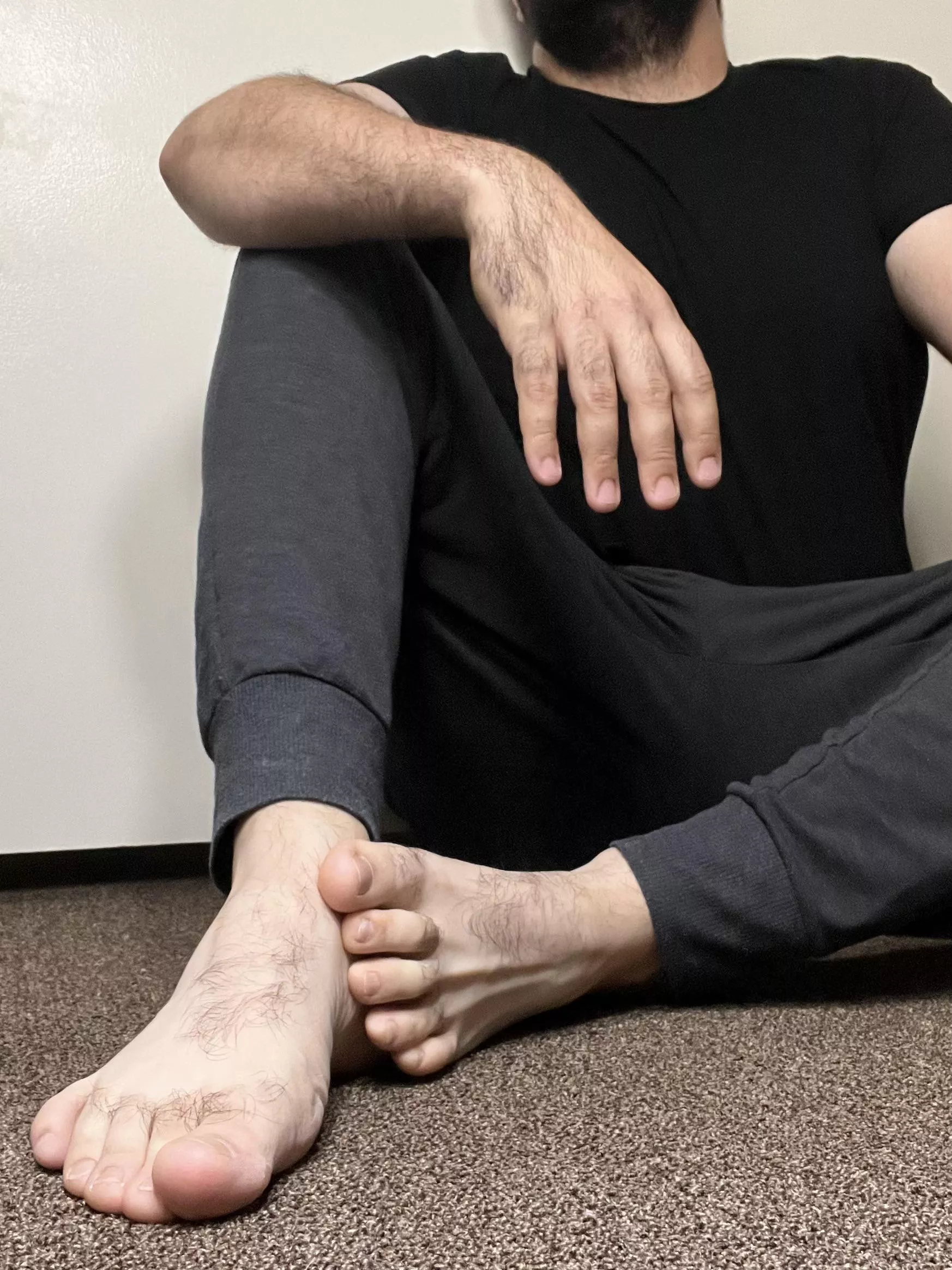 It’s getting cold outside. Does anyone like to cuddle? 😉