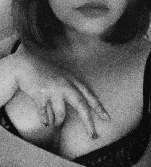 Just done the new nails, anyone wanna see? 💅🏻