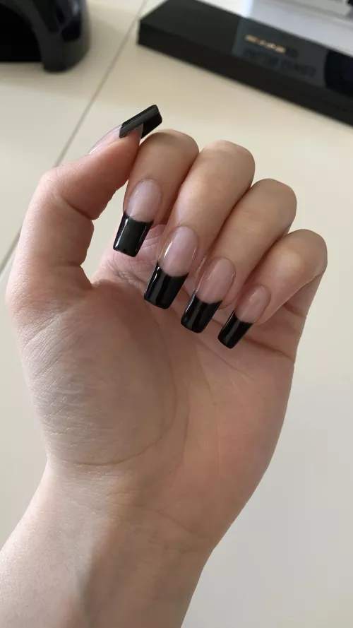 love my nails 🖤🖤