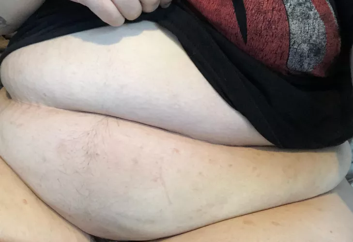 Loyal feedee looking for feeder(s) who’d wanna help me get bigger I just hit 315 on the scale, I’m thinking Greek today 😈