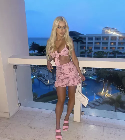 Stunning blonde bimbo