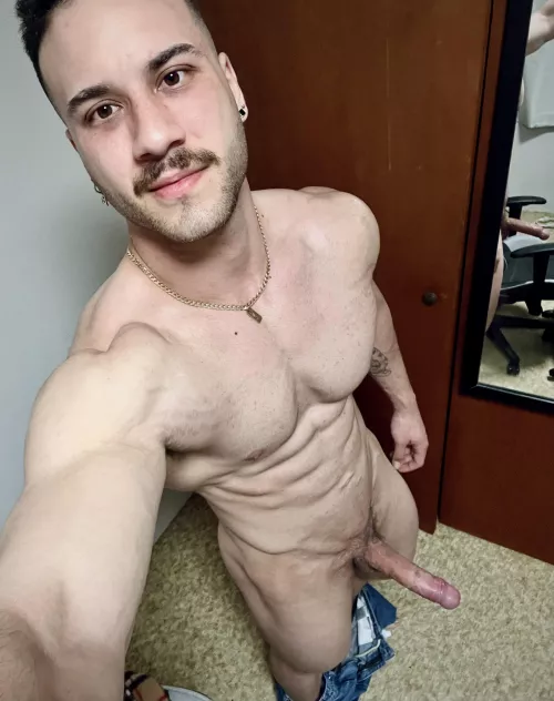 24, have you ever been on the shoulders of a 6’4 man and do you want to be? 😉