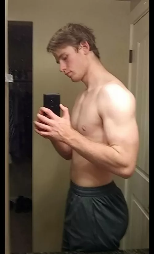 Beefy, hung and full of cum 💦