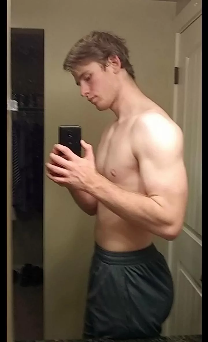 Beefy, hung and full of cum 💦