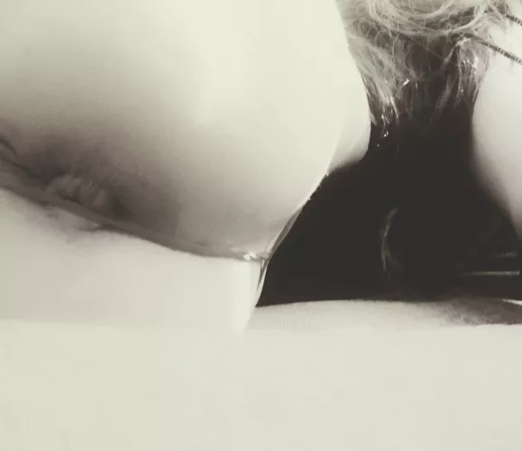 Do you guys love when we wear tiny thongs ? 😳 (oc) f