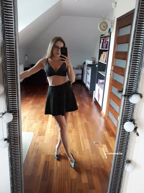 I'm the hot secretary you tell your wife not to worry about [F]