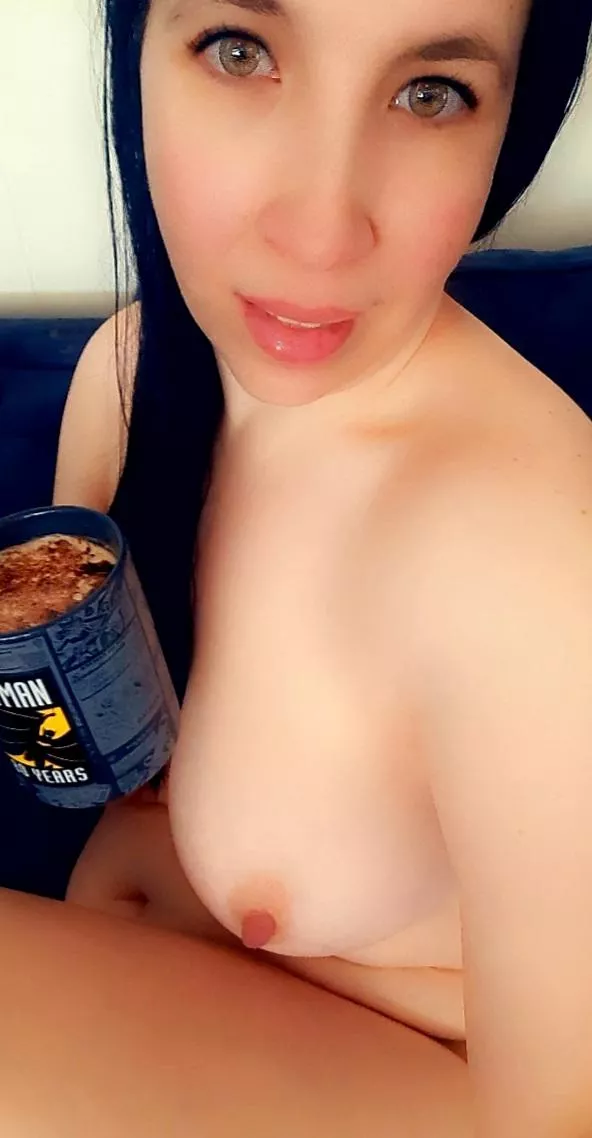 It's Saturday and the only thing I wanna do is stay in bed and kiss you all over 😉