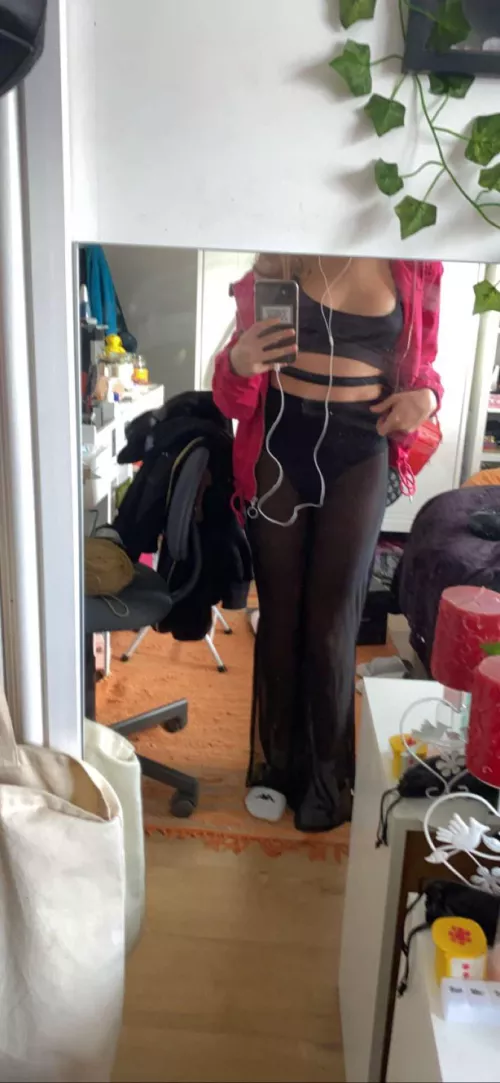 My gf has gone to a festival dressed like this… should I be worried? :/