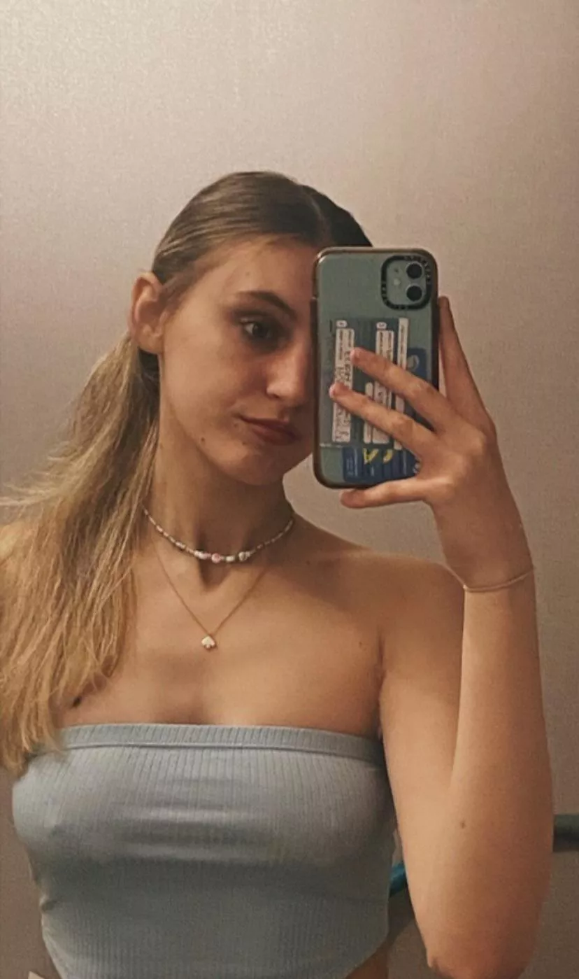 Need someone to cum tribute vid to me🥰 giving my nudes as rewards😋 pm me x