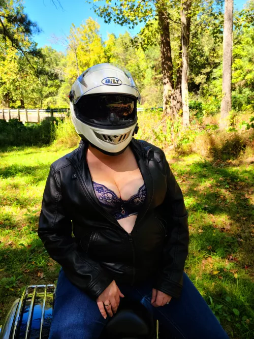 nice day (f)or a ride and a stop on the side of the road