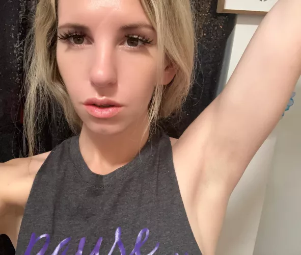 This shirt really shows off my pits