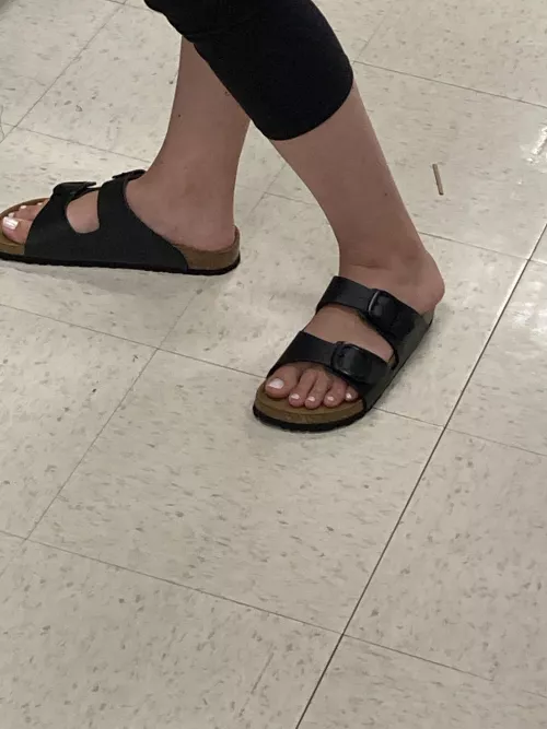 What would you do if you saw my wife’s feet in public? 😈😈