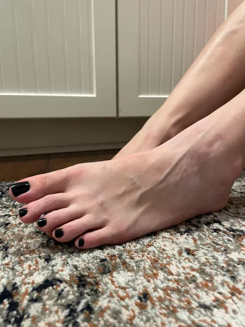 While I wait for my meal to finish cooking, I know what we can have as an appetizer 🤭😋