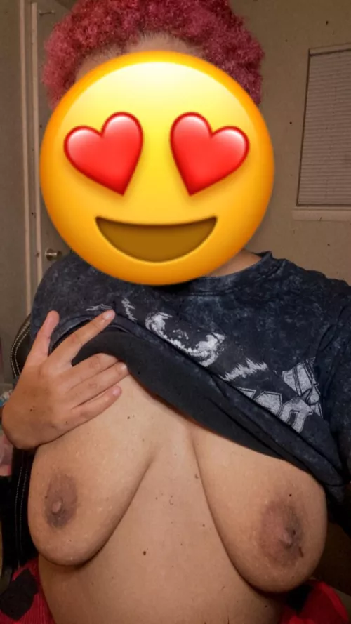 Would you cum on my titties 💦