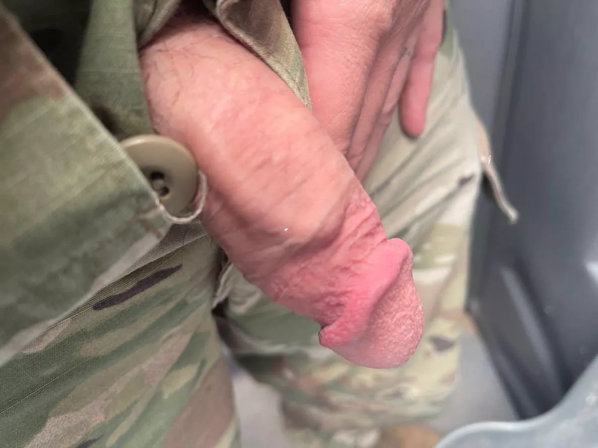 (29) Bored on CQ. DM me and help.