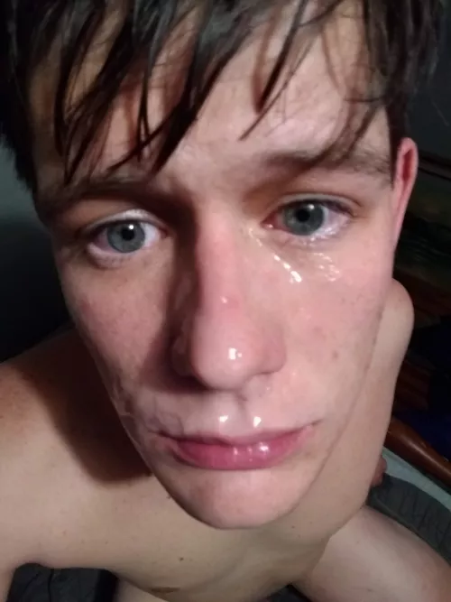 do I look cute with a load on my face? kinky tops hmu 😊