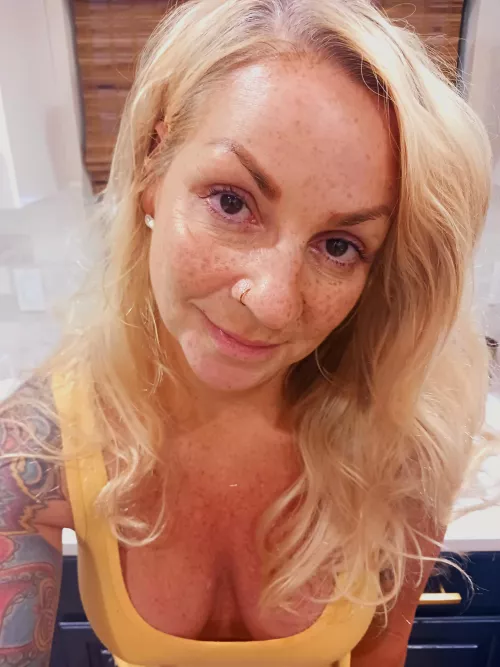 Do you like a freckled chest? Want to see the rest of them🤩