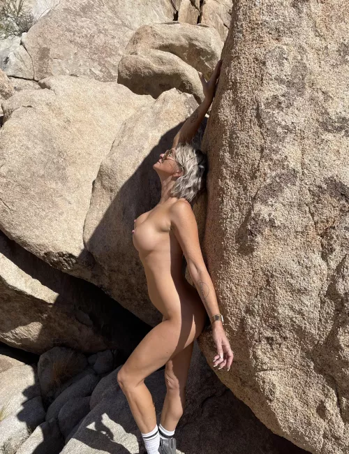 Hiking…. It’s hot. 🌶👑💥🦂