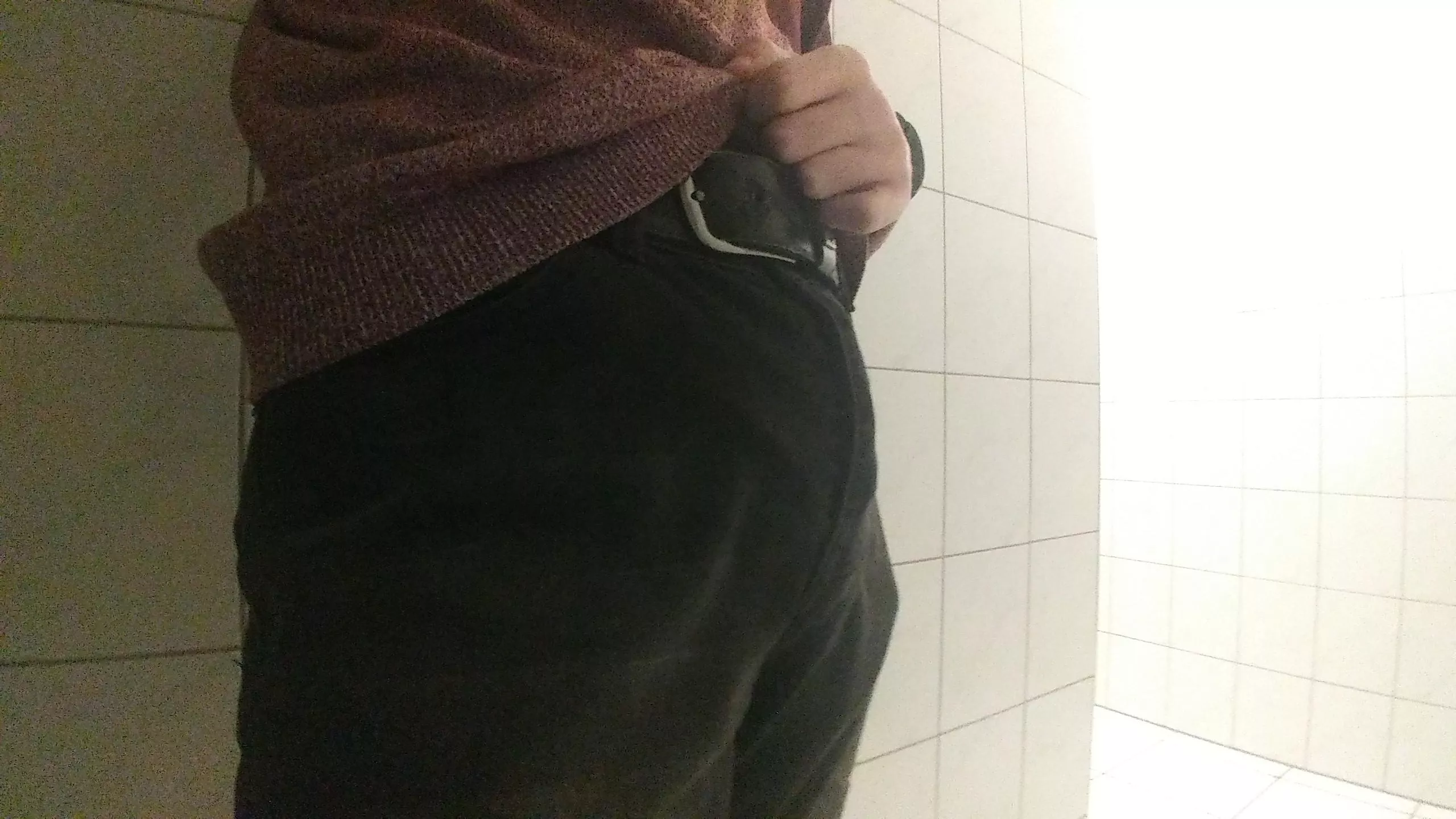 I send you this while we're at the restaurant, would u come to the bathroom aswell?😇