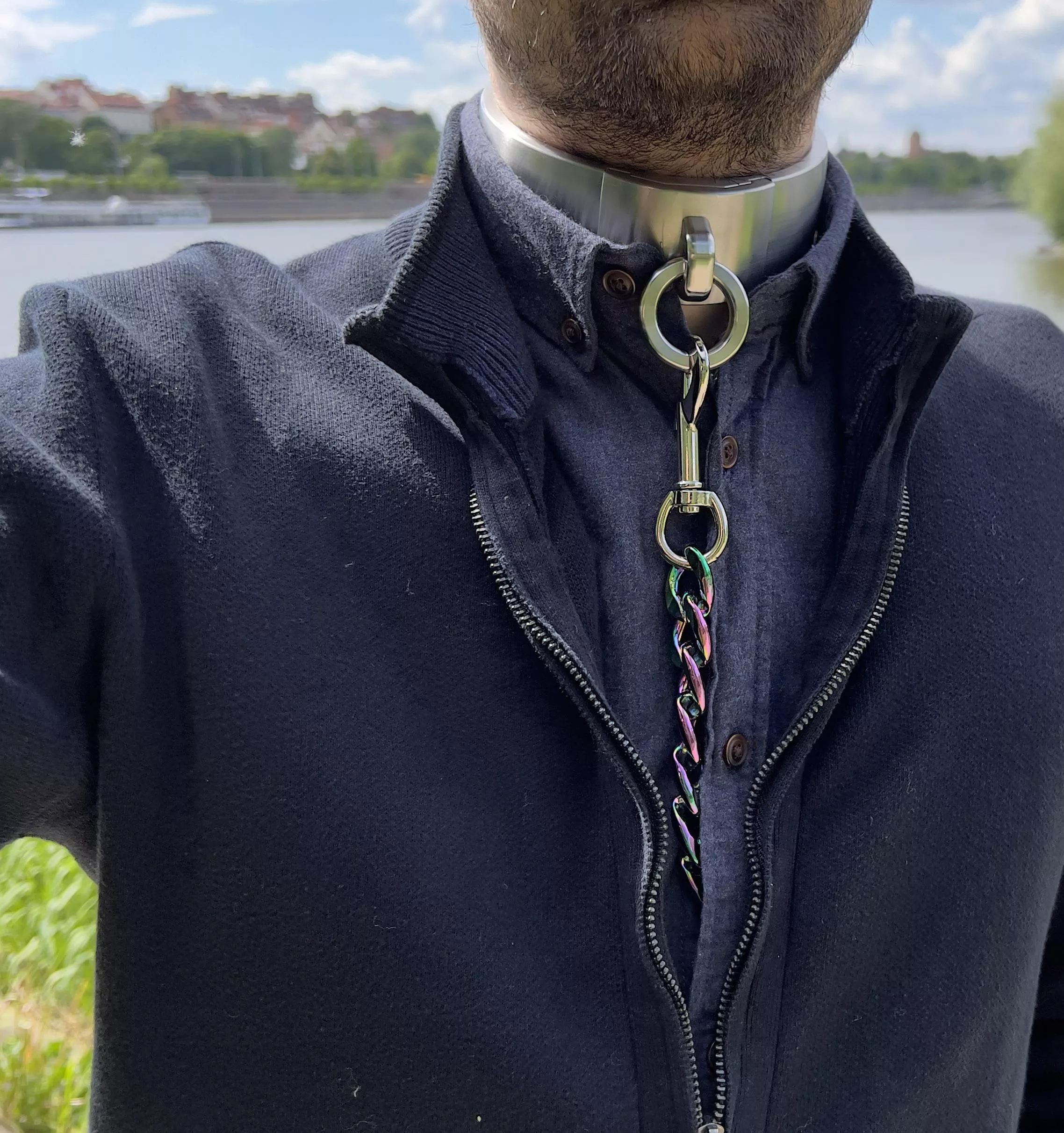 Iama self collared guy who loves that look and wears it publicly (usually less exposed). Surely I’m not the only one