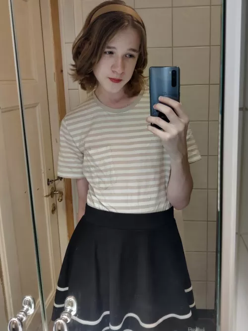 I'm too sick to put on makeup, hope I still look pretty