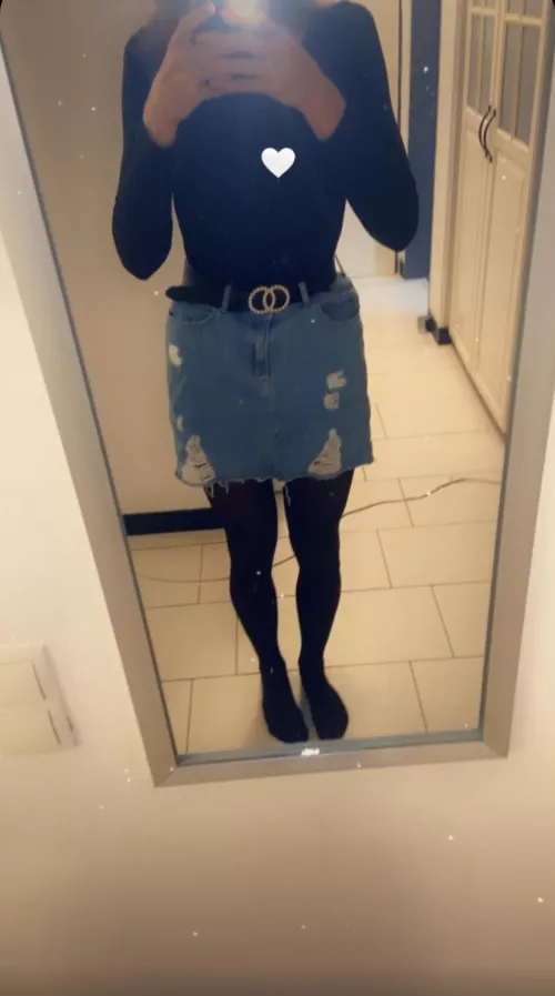 introducing sissy Lena, she's in her last stage of acceptance to locktomber programme, she is shy little sissy,I'm sure she is blushing looking at the post