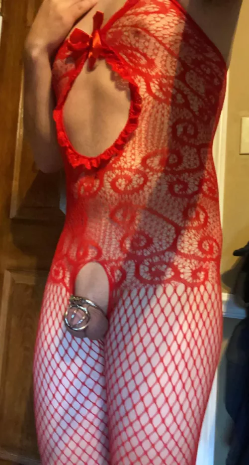 introducing sissy susie, she's in last stage of acceptance to locktomber programme, wish her luck and tease her a bit