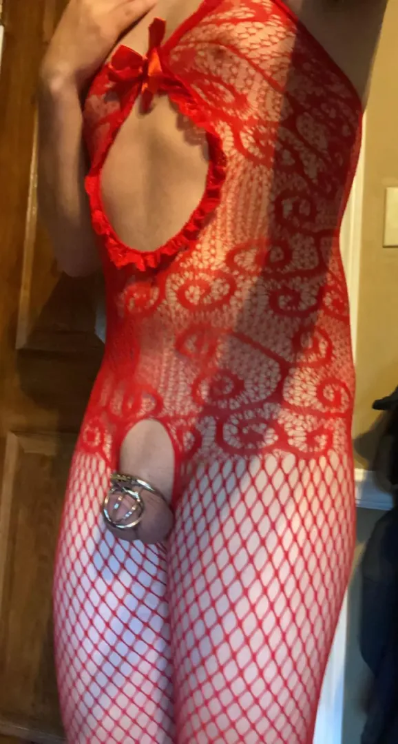 introducing sissy susie, she's in last stage of acceptance to locktomber programme, wish her luck and tease her a bit