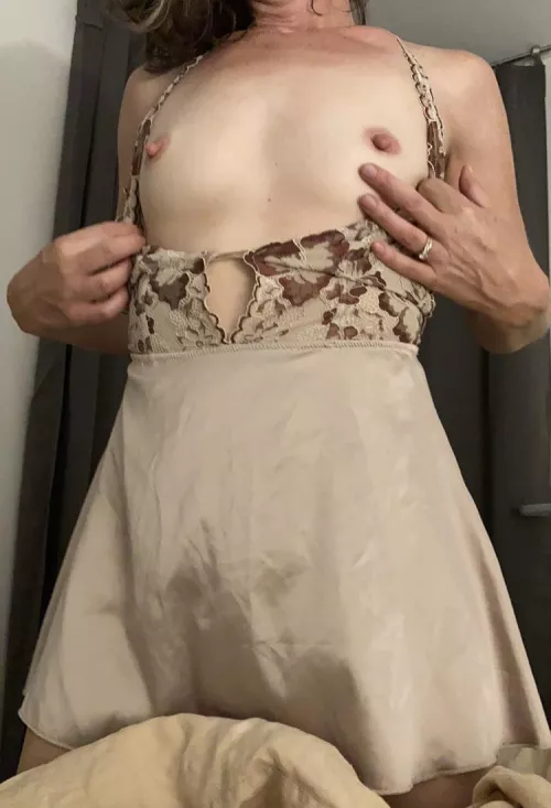 Lingerie is fun but I’m still gonna pull out the titties 💁🏻‍♀️