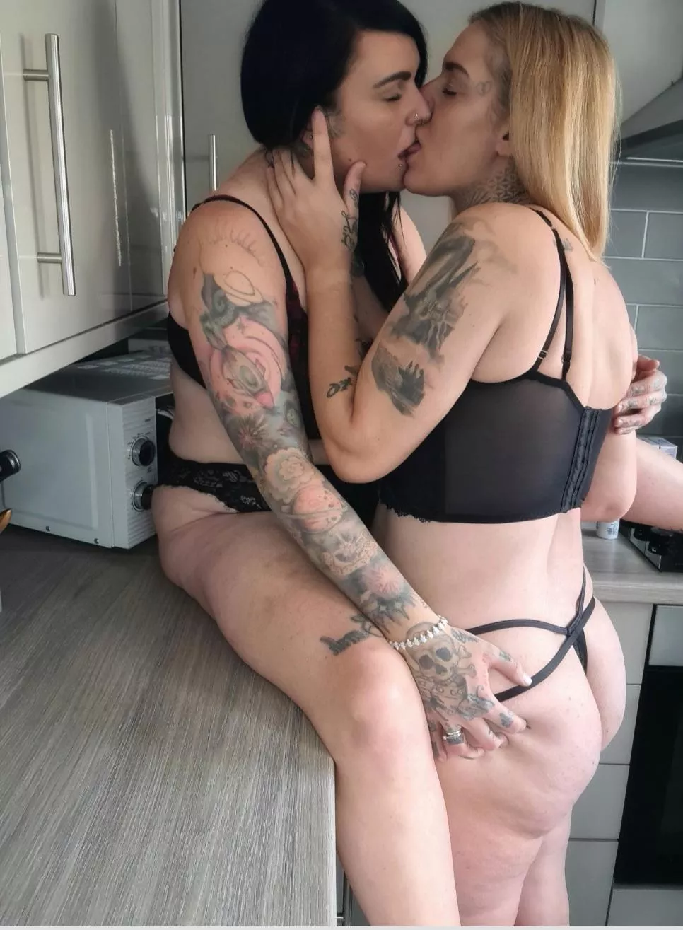 Married lesbian couple..Come play with us 😈💦