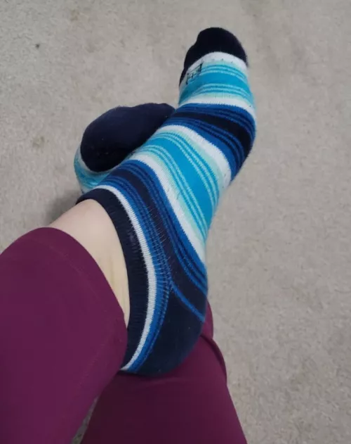the best time to wear blus striped socks, is all the time 💙