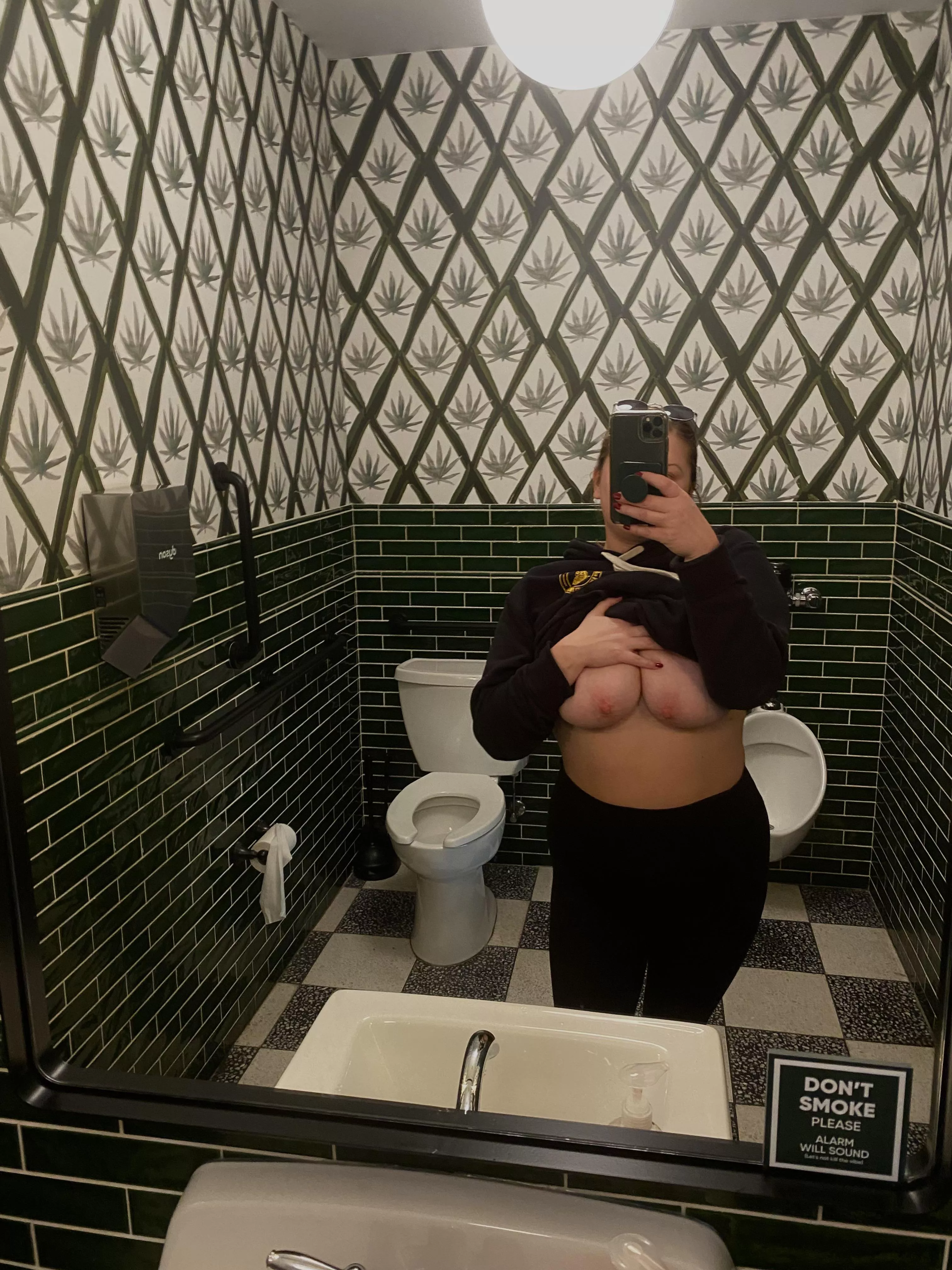 Feeling naughty in the dispensary bathroom😈🔥 [F]