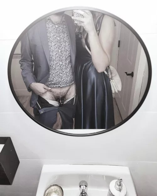 He was such a champ wearing his cage the entire wedding! 💘