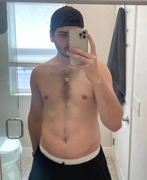 Hi 👋 I may not have a six pack but I’m working out every day and eating healthy to get my body right 💪 And I feel great!