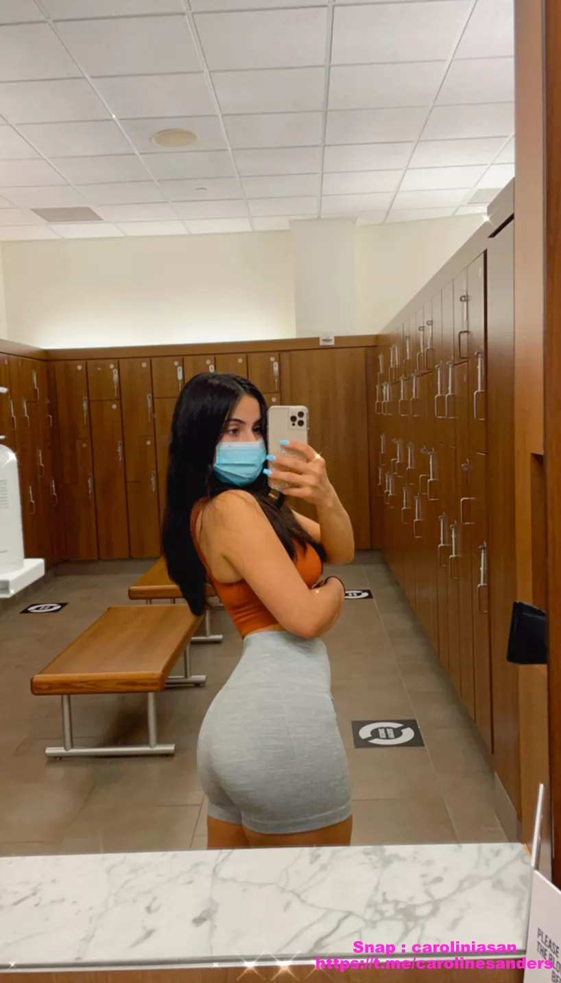 I’m feeling so fucking horny and I need my holes filled so bad rn