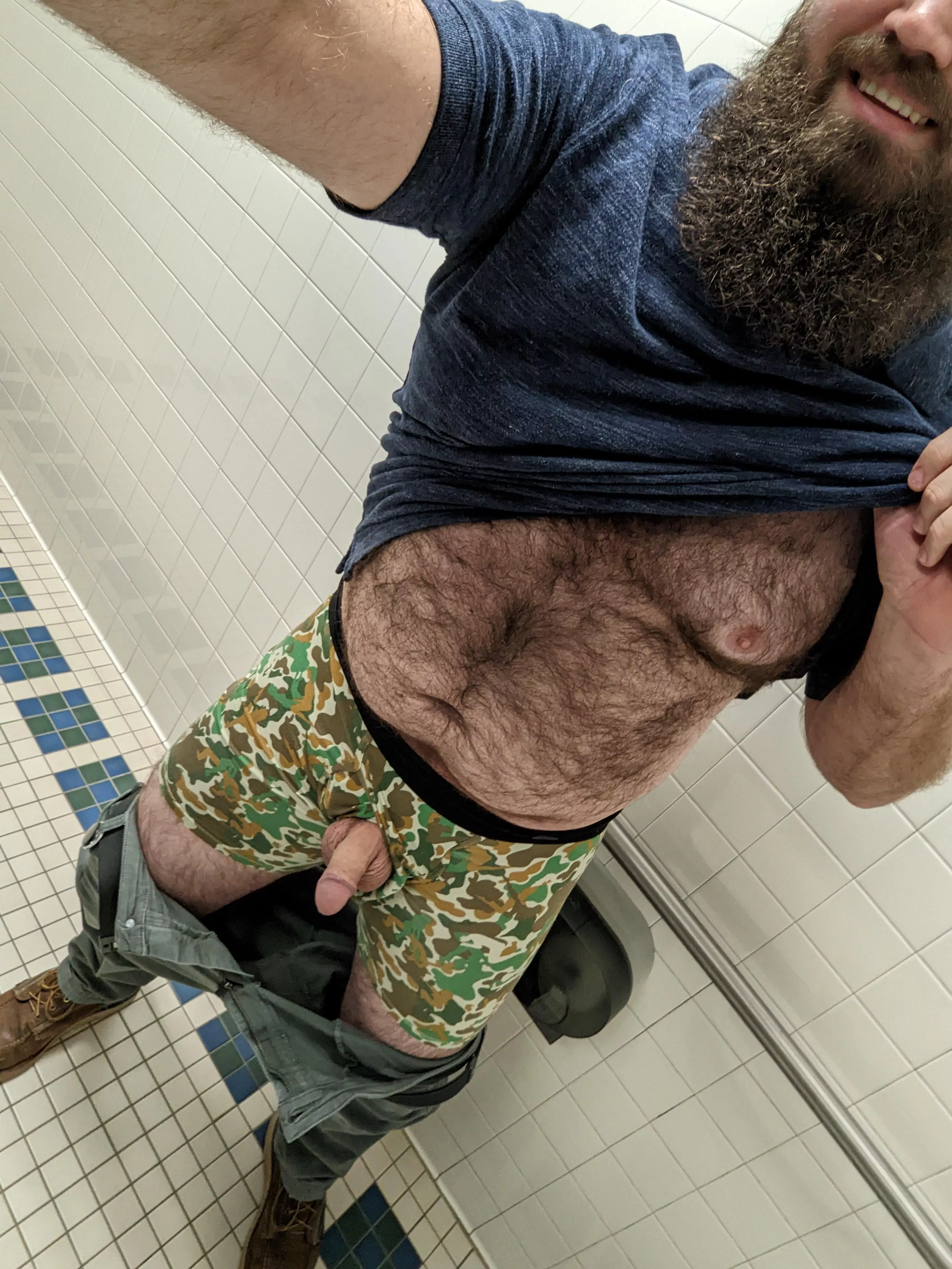 Mondays are only days in the office. it's fun to sneak to the bathroom and take pics, but I enjoy working without pants on better. 😋