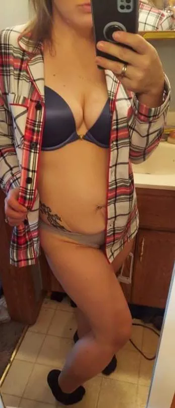 Ready for bed who’s joining me? 😘😘